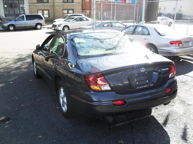 2001 Oldsmobile Aurora 3
