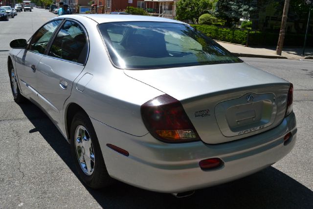 2002 Oldsmobile Aurora 111 WB AWD