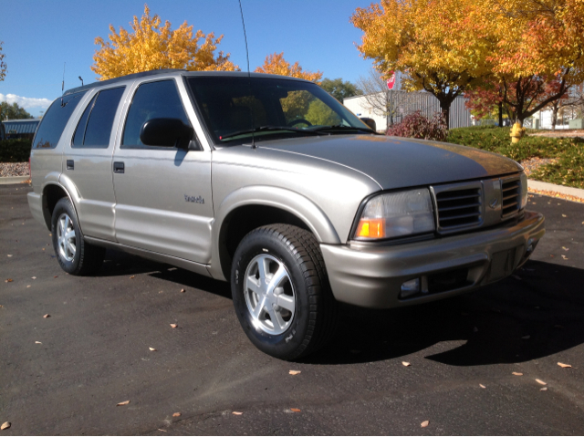 2000 Oldsmobile Bravada EX - DUAL Power Doors