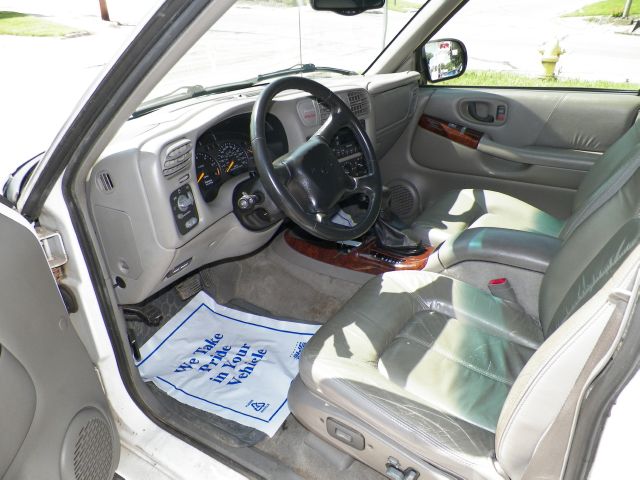 2001 Oldsmobile Bravada EX - DUAL Power Doors