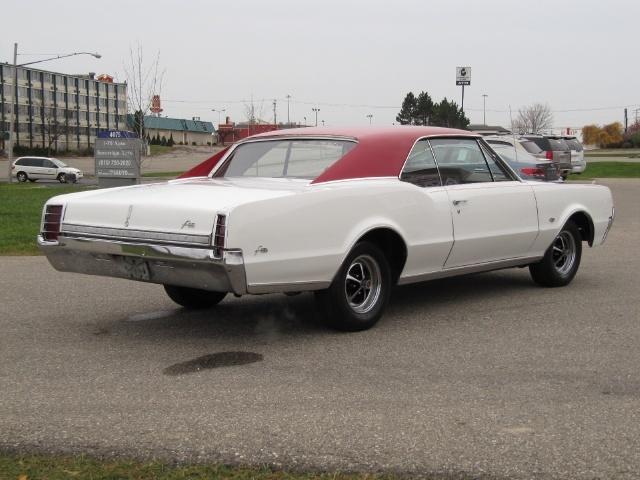 1966 Oldsmobile CUTLASS Xsport W/snrf