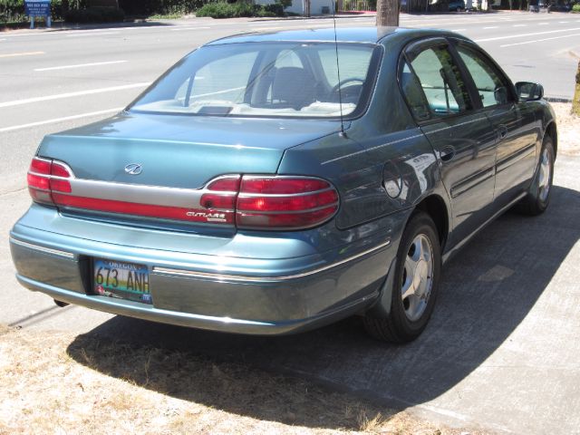 1998 Oldsmobile CUTLASS FWD 4dr Sport
