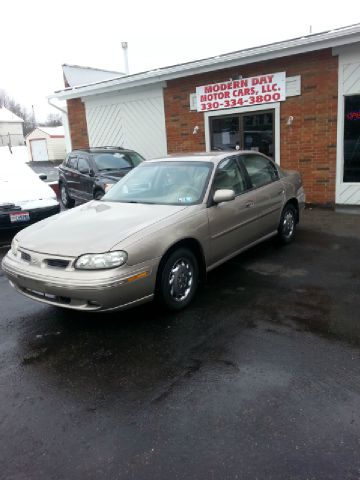 1998 Oldsmobile CUTLASS S Sedan