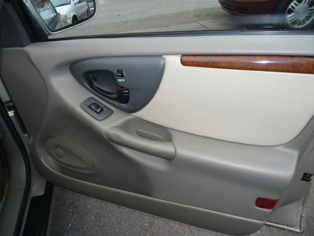 1999 Oldsmobile CUTLASS FWD 4dr Sport