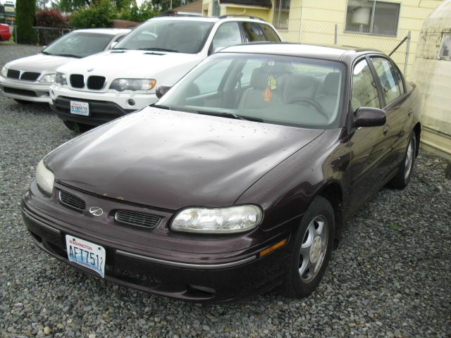 1999 Oldsmobile CUTLASS FWD 4dr Sport