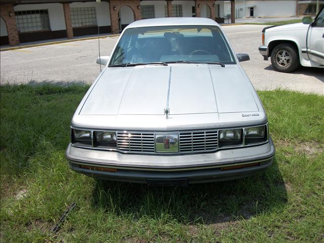 1986 Oldsmobile Cutlass Ciera Laranie