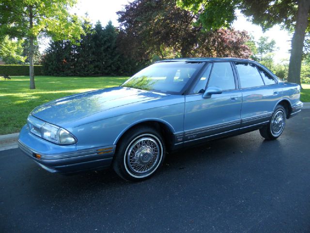 1992 Oldsmobile Eighty-Eight Royale Blk Ext With Silver Trin