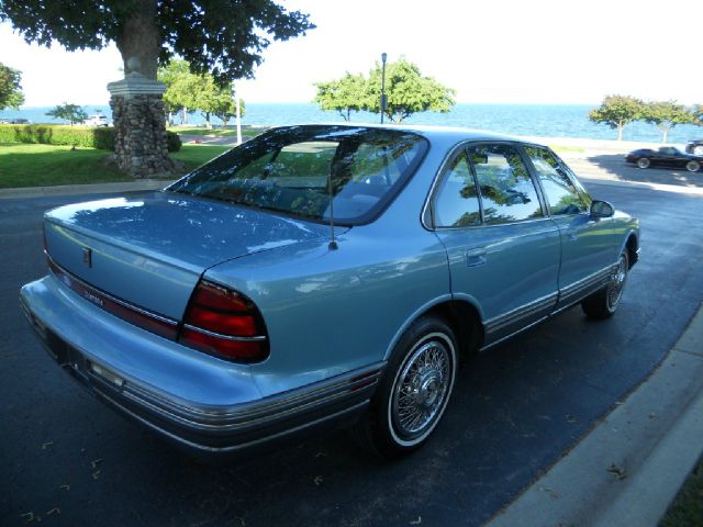 1992 Oldsmobile Eighty-Eight Royale Blk Ext With Silver Trin