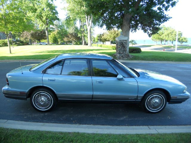1992 Oldsmobile Eighty-Eight Royale Blk Ext With Silver Trin
