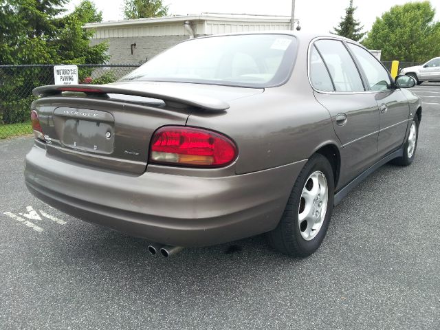 1999 Oldsmobile Intrigue S Sedan