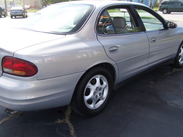 1999 Oldsmobile Intrigue S Sedan