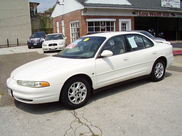 2002 Oldsmobile Intrigue Standard 4X4 Hardtop