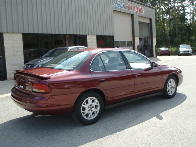 2002 Oldsmobile Intrigue Standard 4X4 Hardtop