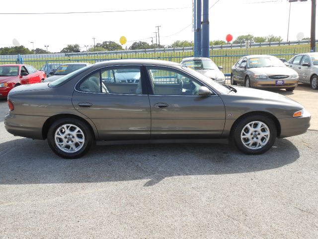 2002 Oldsmobile Intrigue Standard 4X4 Hardtop
