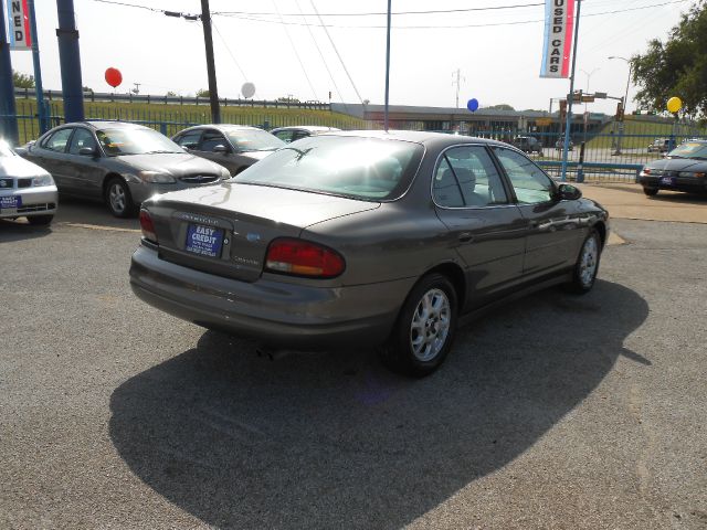 2002 Oldsmobile Intrigue Standard 4X4 Hardtop