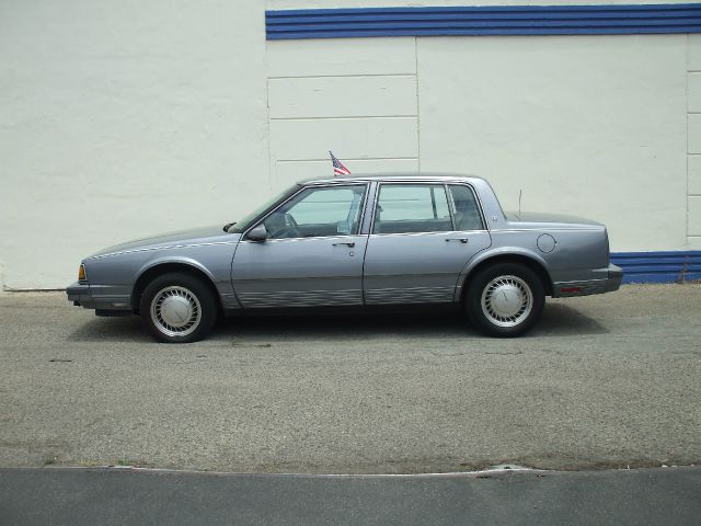 1990 Oldsmobile Ninety Eight 4dr S V6 Auto 2WD