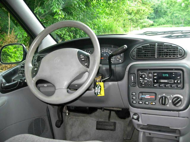 1996 Plymouth Grand Voyager SE