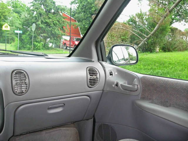 1996 Plymouth Grand Voyager SE