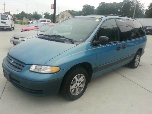 1996 Plymouth Grand Voyager SL 2500 Snow Plow