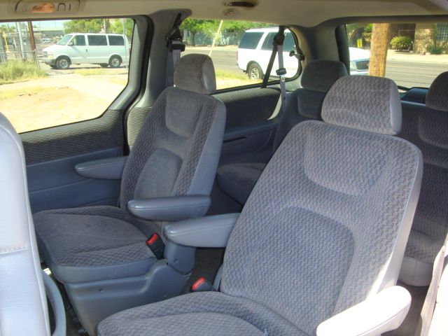2000 Plymouth Grand Voyager SE