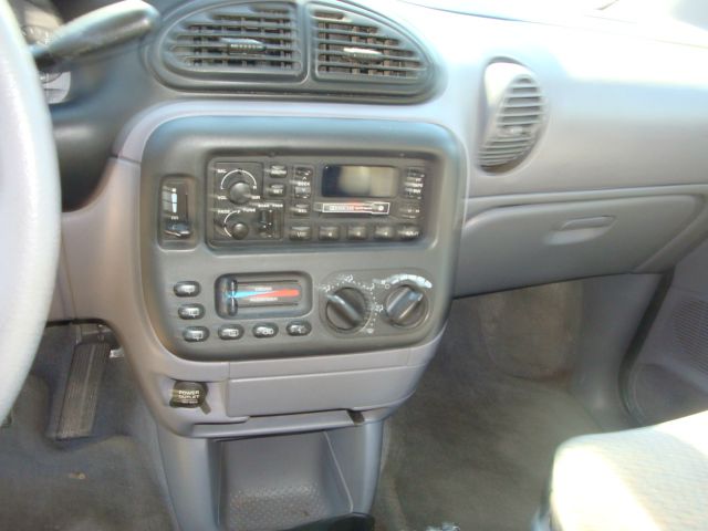 2000 Plymouth Grand Voyager SE