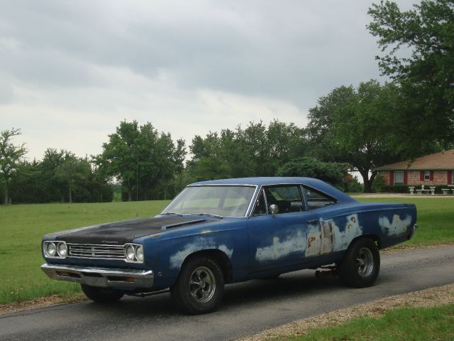 1968 Plymouth ROAD RUNNER Custom 2WD Sedan