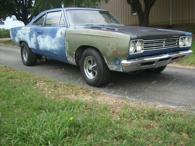 1968 Plymouth ROAD RUNNER Custom 2WD Sedan
