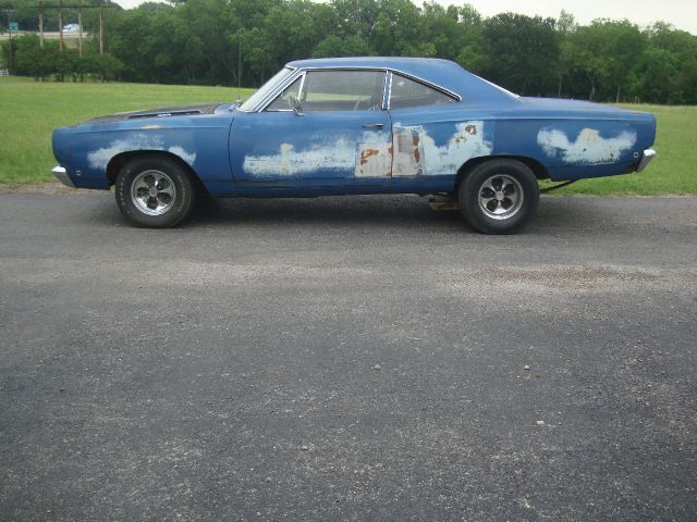 1968 Plymouth ROAD RUNNER Custom 2WD Sedan