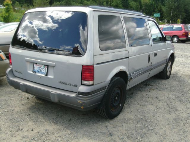 1995 Plymouth Voyager SE