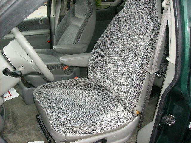 1996 Plymouth Voyager SE