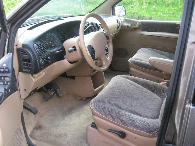 1997 Plymouth Voyager SE