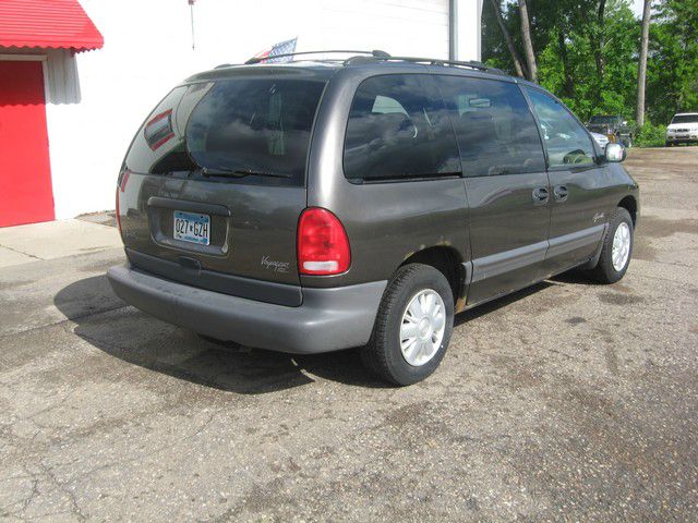 1997 Plymouth Voyager SE