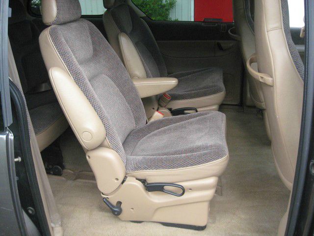 1997 Plymouth Voyager SE