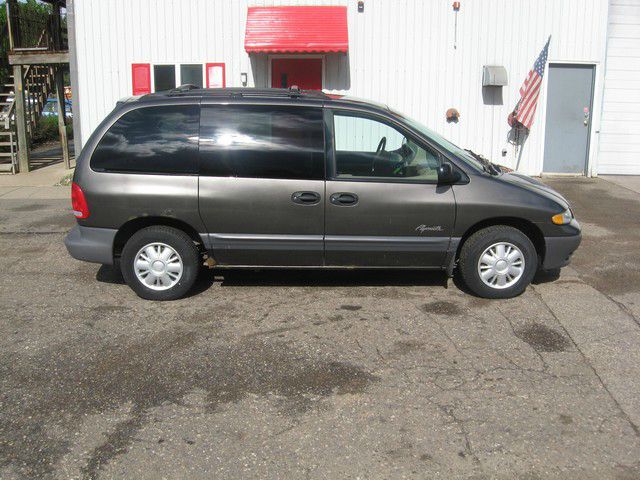 1997 Plymouth Voyager SE