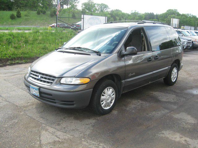 1997 Plymouth Voyager SE