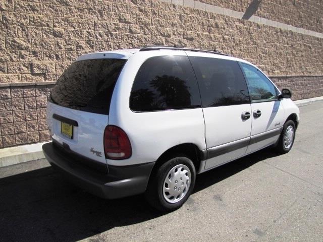 1998 Plymouth Voyager SE