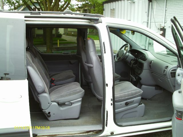 1999 Plymouth Voyager SE
