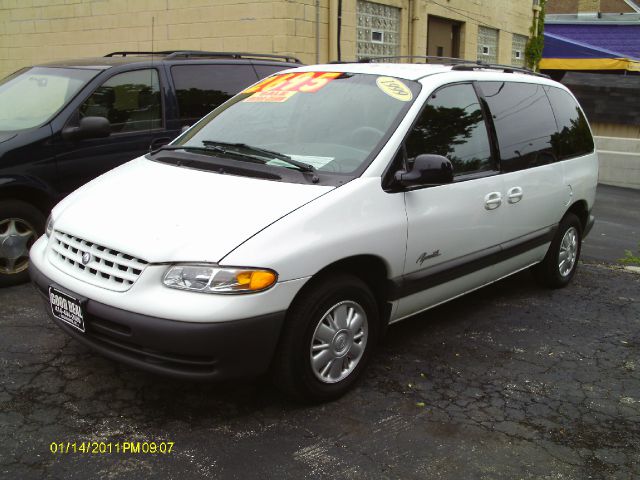 1999 Plymouth Voyager SE