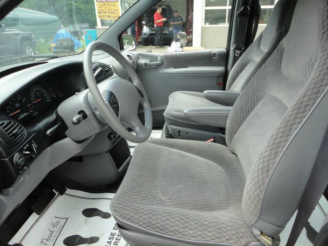 1999 Plymouth Voyager SE