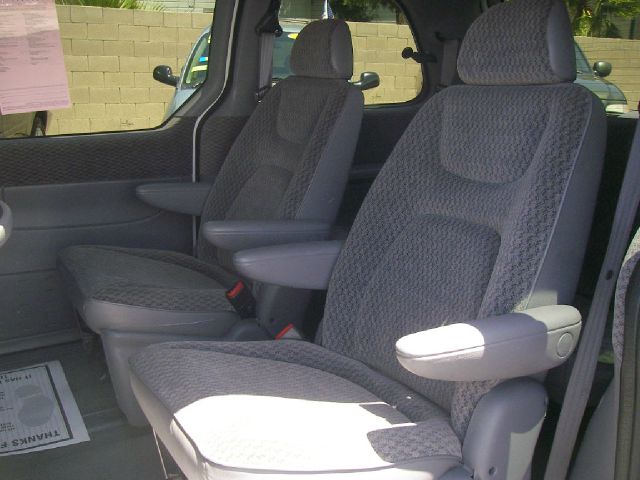 1999 Plymouth Voyager SE