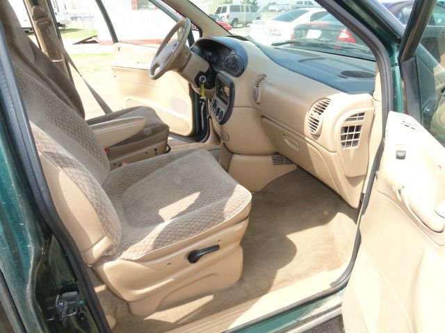 1999 Plymouth Voyager SE