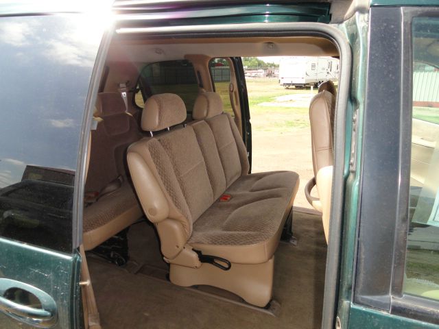 1999 Plymouth Voyager SE