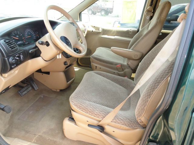 1999 Plymouth Voyager SE