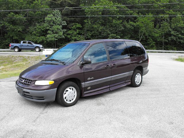 1999 Plymouth Voyager 1999 Toyota CE