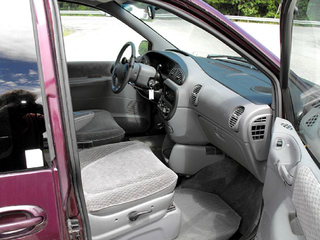 1999 Plymouth Voyager 1999 Toyota CE