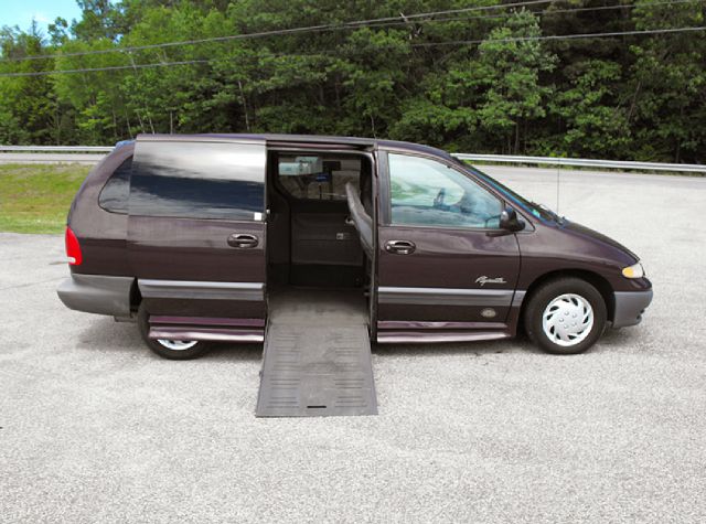 1999 Plymouth Voyager 1999 Toyota CE