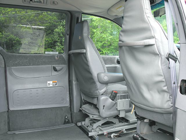 1999 Plymouth Voyager 1999 Toyota CE