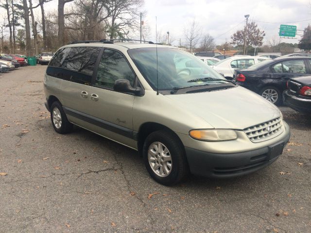 1999 Plymouth Voyager SE