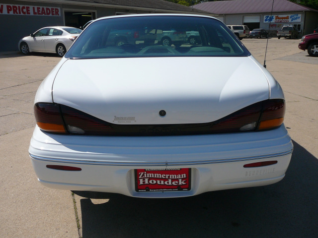 1996 Pontiac Bonneville SE