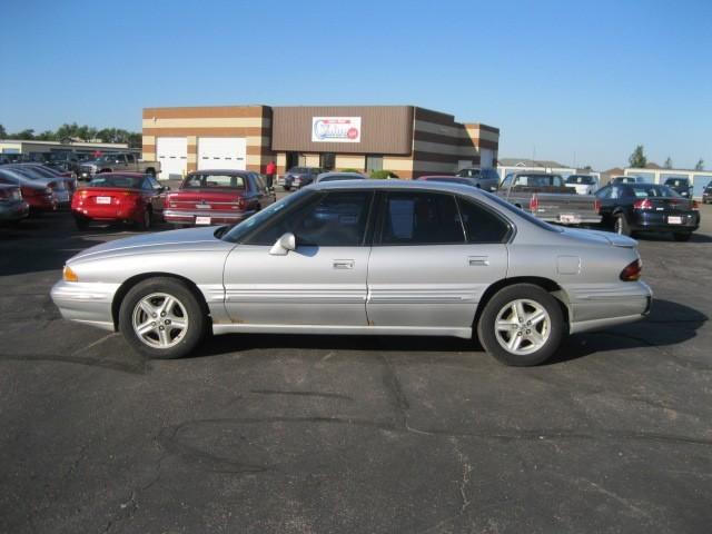 1999 Pontiac Bonneville SE